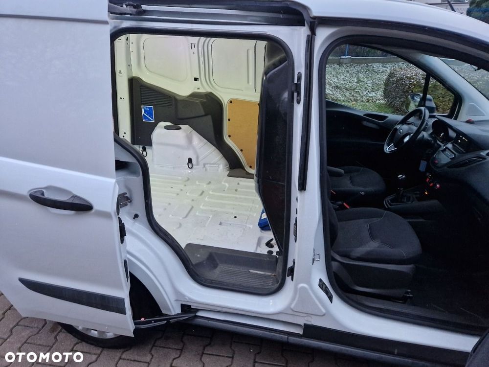 Ford Transit Courier - 15