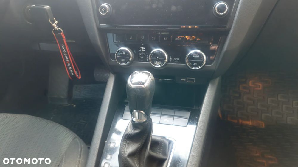 Skoda Octavia 1.6 TDI Style DSG - 8