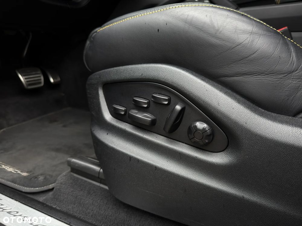 Porsche Cayenne - 17