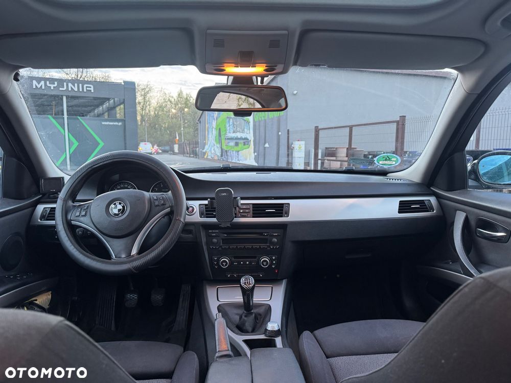 BMW Seria 3 318i - 11