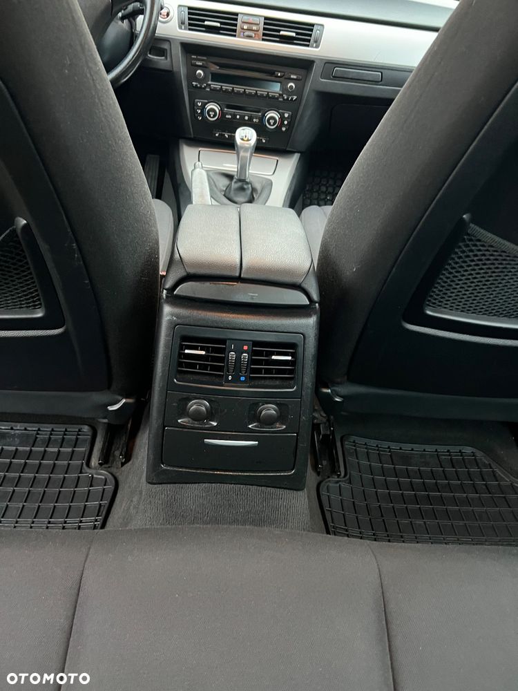 BMW Seria 3 318i - 15