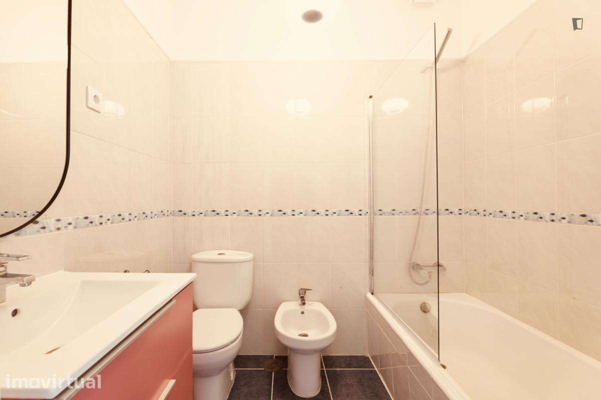 Quarto - localizado em Benfica Lisbon - Grande imagem: 4/12