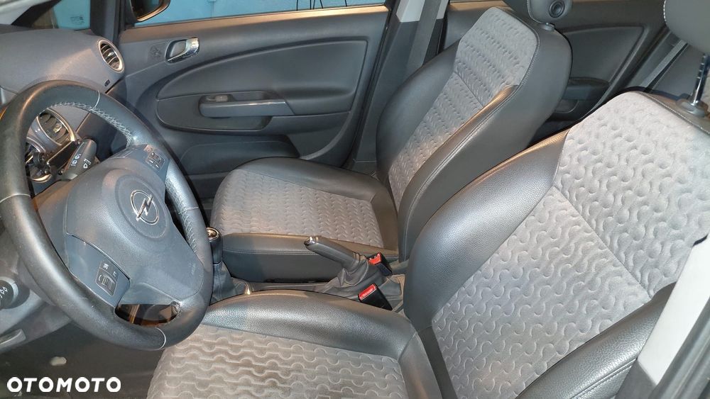 Opel Corsa 1.4 16V Cosmo - 10