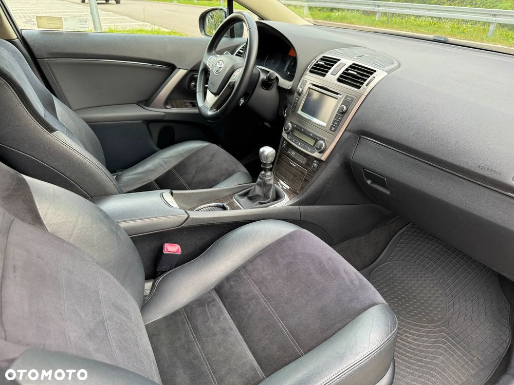 Toyota Avensis 1.8 Premium EU5 - 29