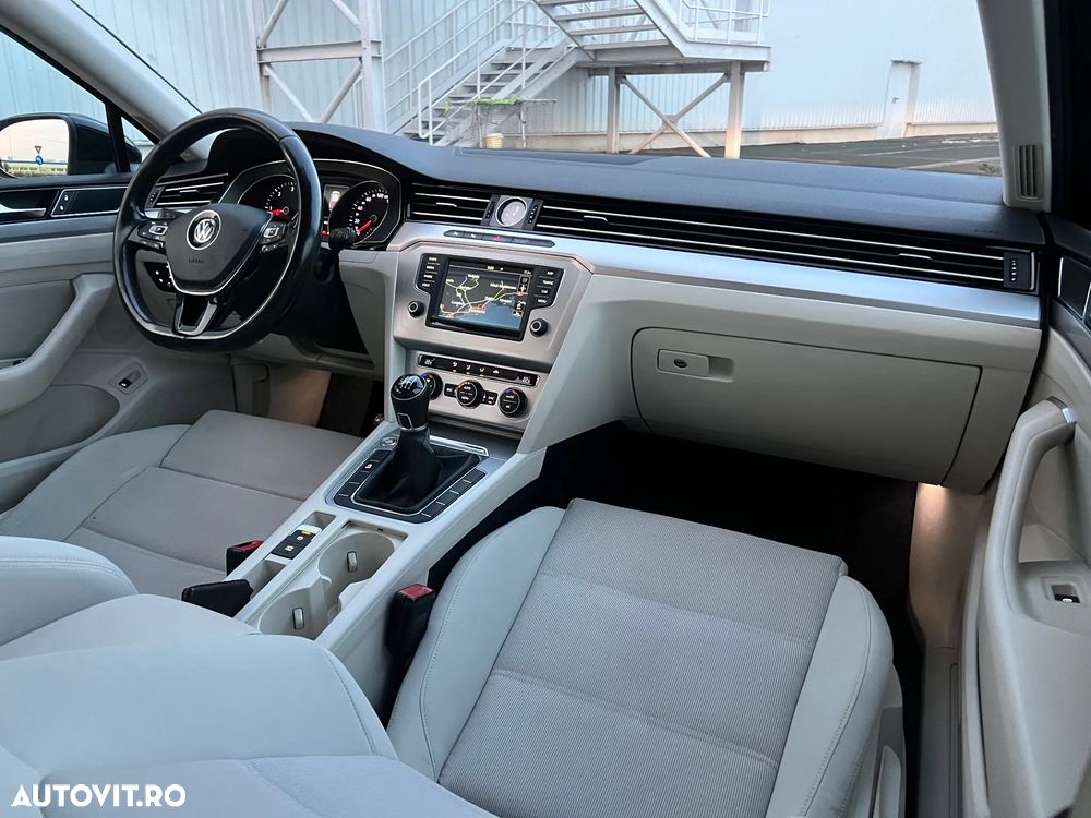 Volkswagen Passat - 32