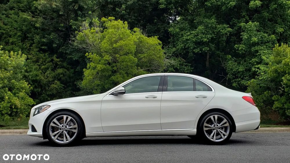 Mercedes-Benz Klasa C 300 9G-TRONIC AMG Line - 3