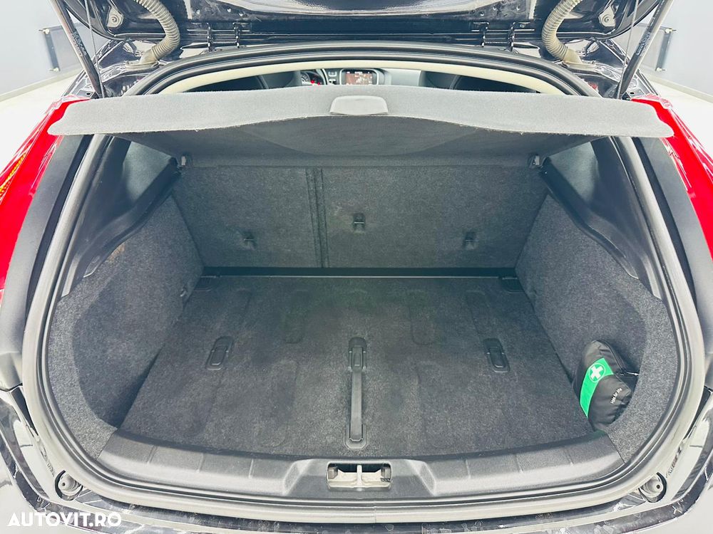 Volvo V40 D2 DRIVe Momentum - 16