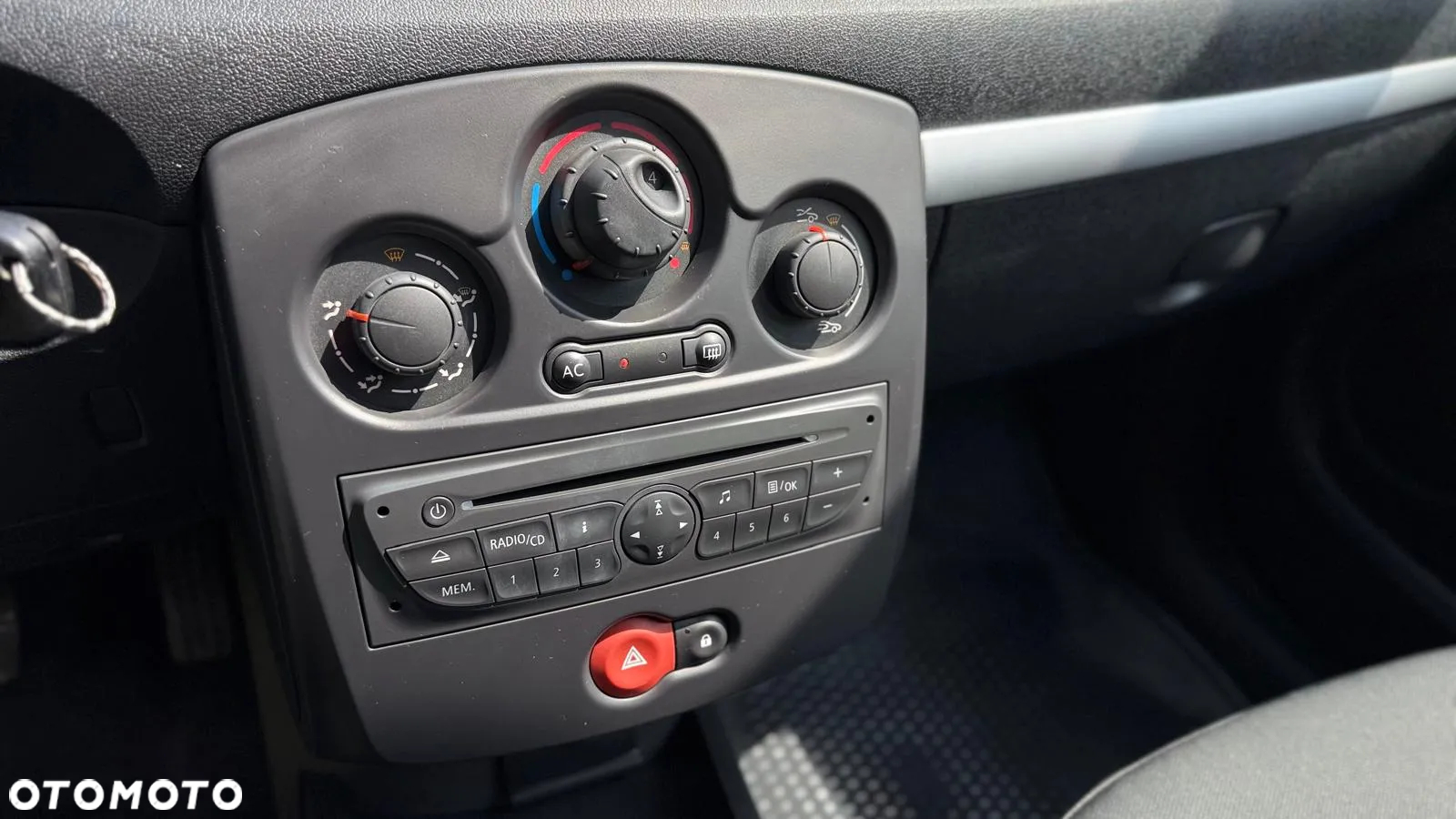 Renault Clio 1.2 16V Alize - 9