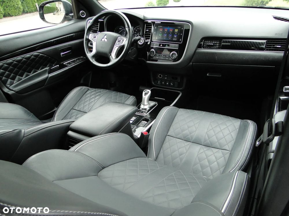 Mitsubishi Outlander Instyle + - 23