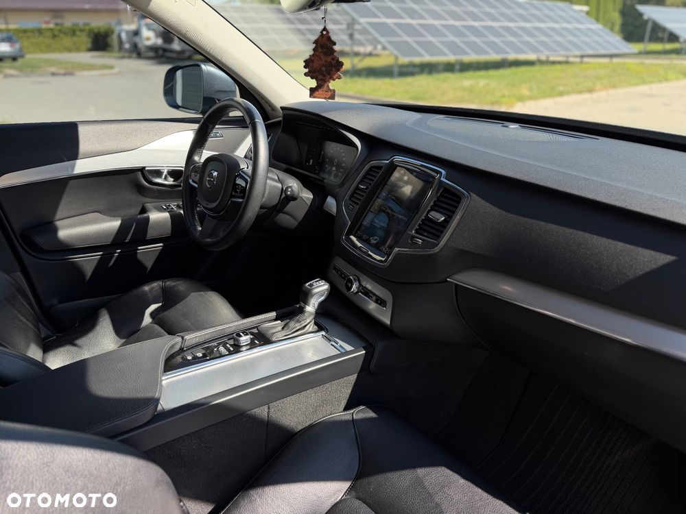 Volvo XC 90 - 9