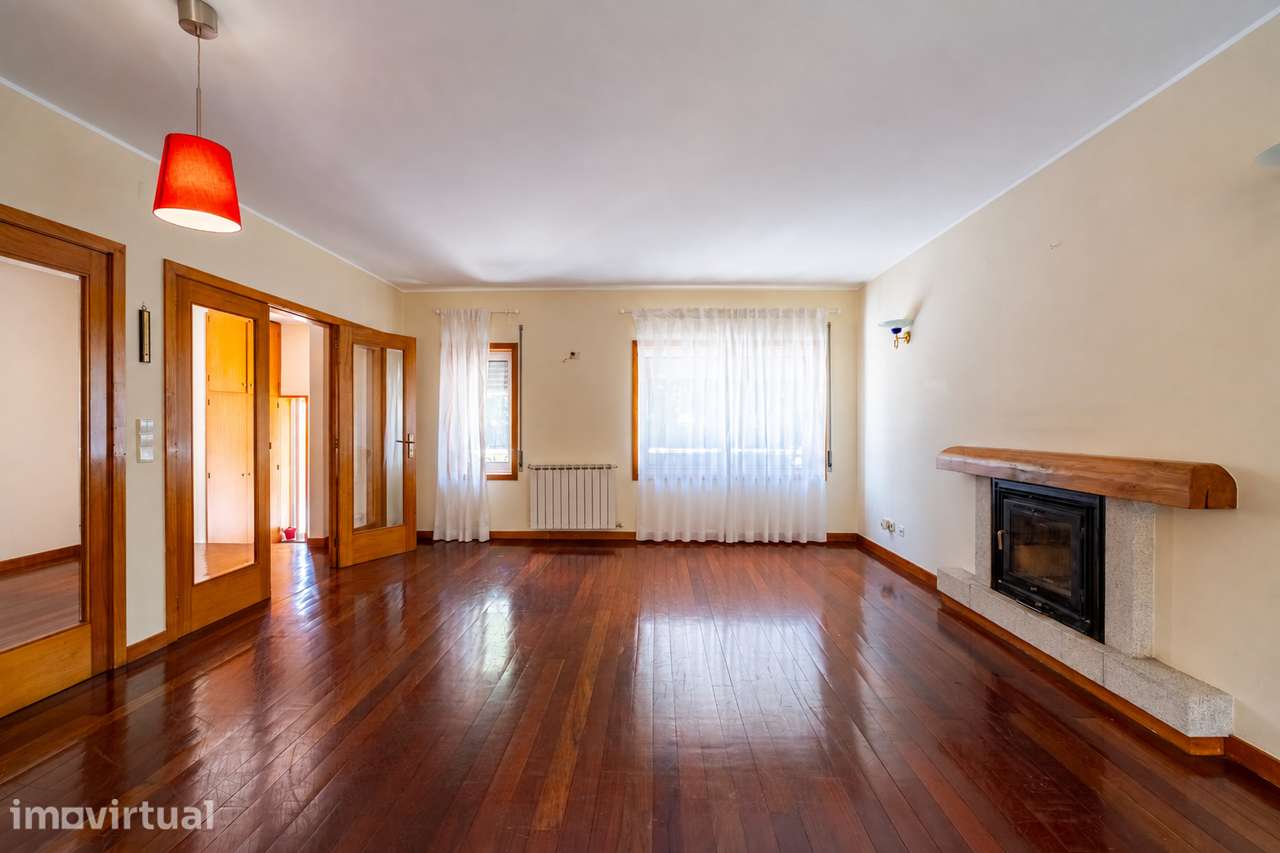 Magnifica Moradia T4 - Aldeamento privado com duas piscinas na Maia - Grande imagem: 4/54