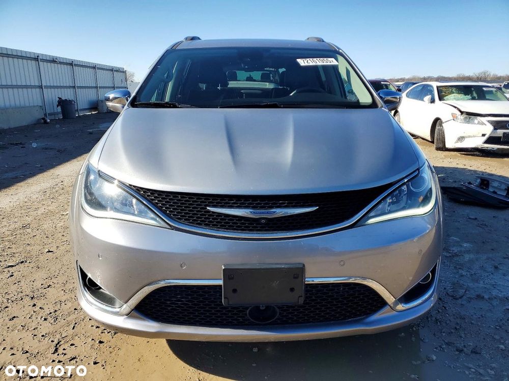 Chrysler Pacifica - 5