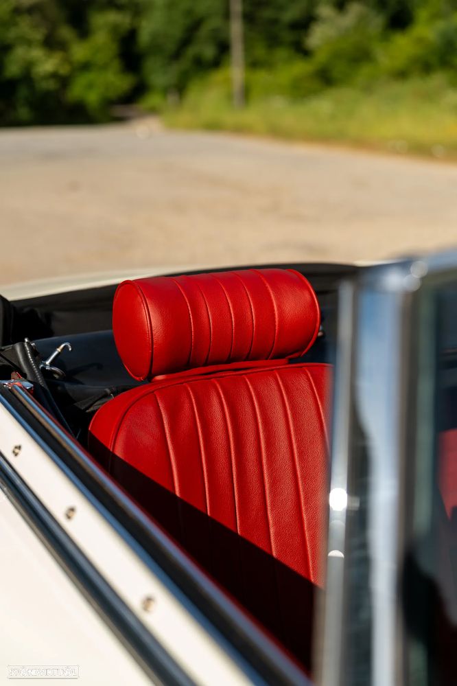Jaguar E-Type - 27