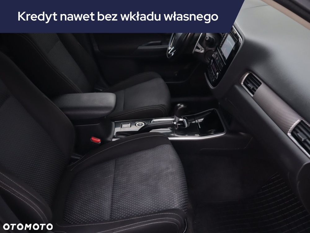 Mitsubishi Outlander - 11