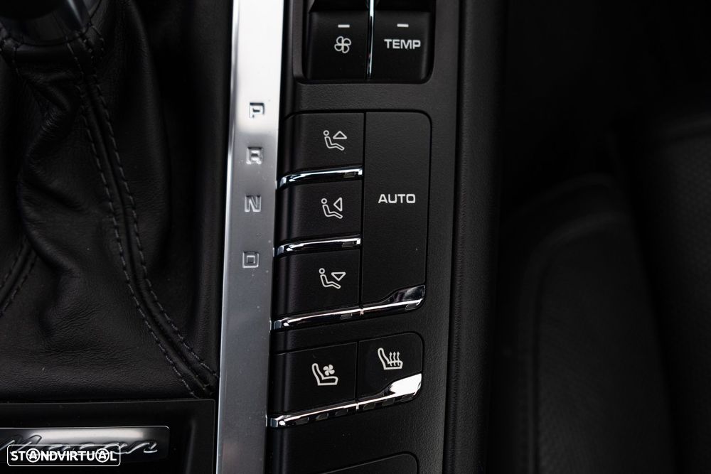Porsche Macan Turbo - 31