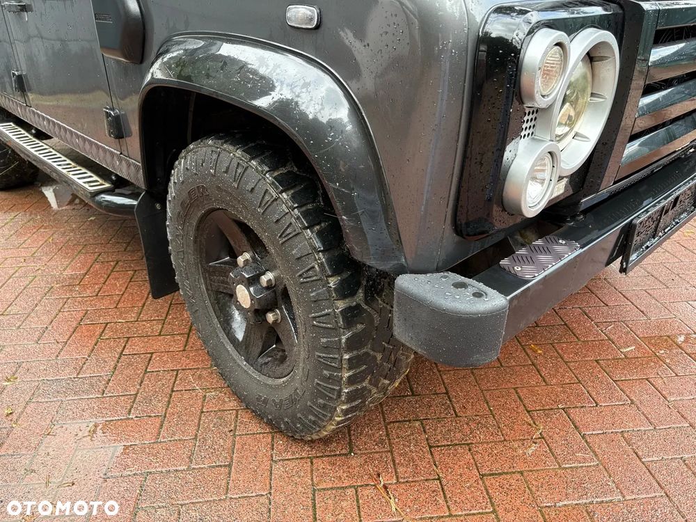 Land Rover Defender 110 SE - 12