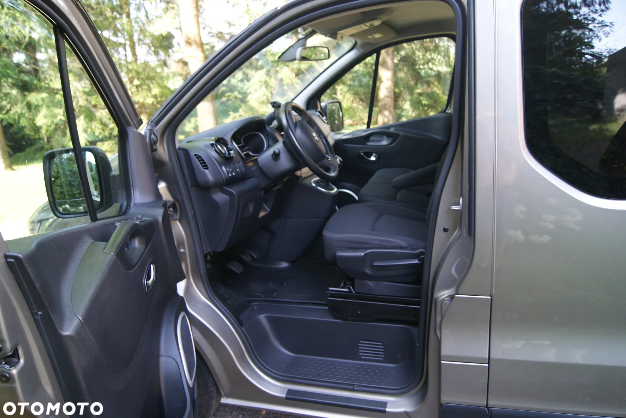 Renault Trafic SpaceClass 2.0 dCi - 8