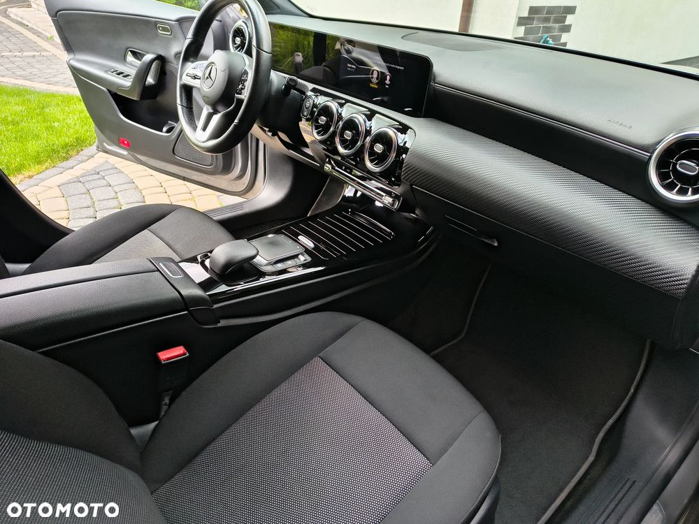 Mercedes-Benz CLA 180 7G-DCT - 20