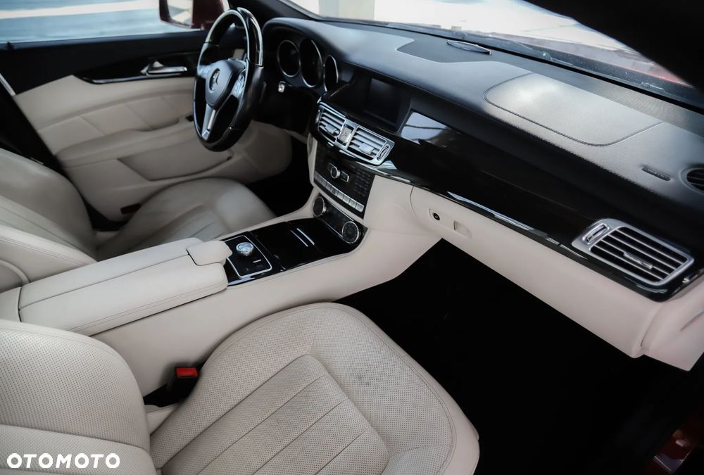 Mercedes-Benz CLS 350 CDI 4-Matic BlueEff - 22