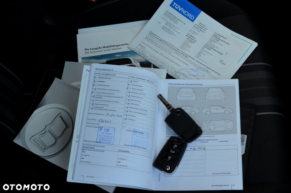 Volkswagen Golf 2.0 TDI BlueMotion Technology DSG Lounge - 29