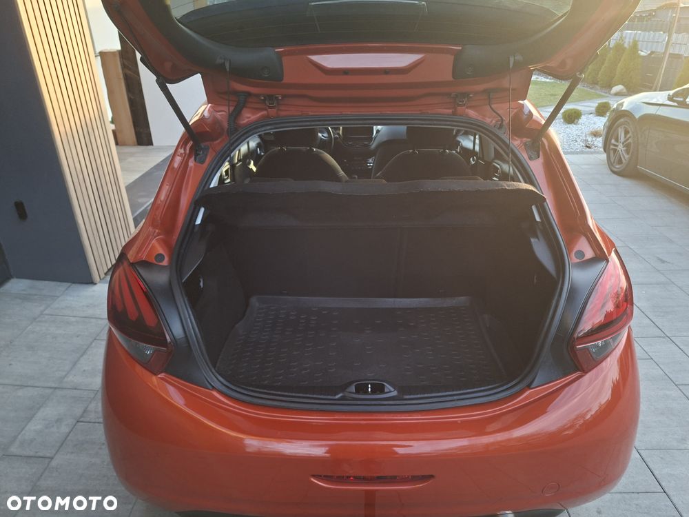 Peugeot 208 - 12