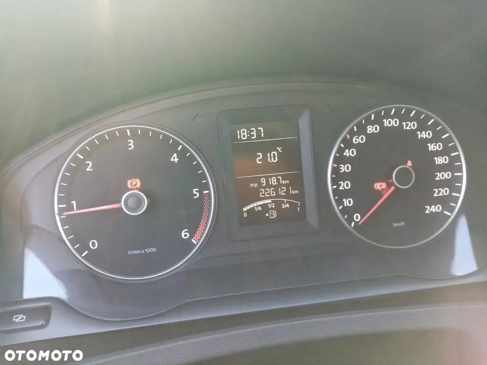 Volkswagen Caravelle - 20