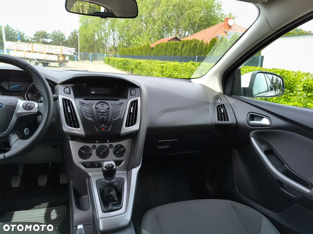 Ford Focus 1.6 Ambiente - 21