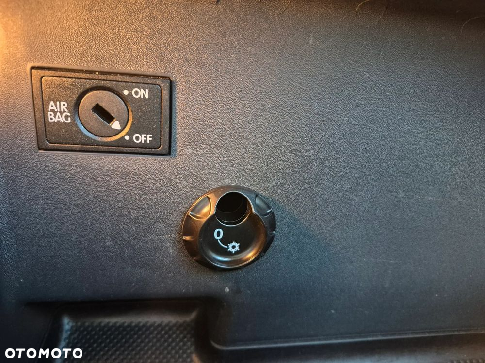 Volkswagen Touran 2.0 TDI DPF BlueMotion Technology DSG Comfortline - 21