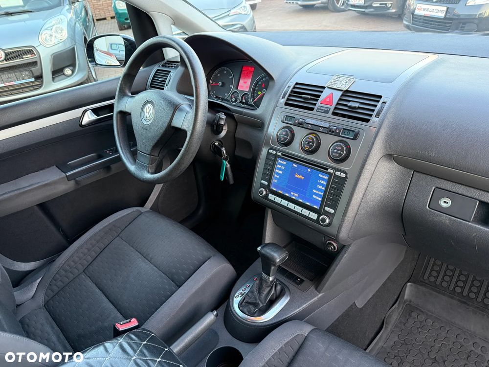 Volkswagen Touran 2.0 TDI DSG United - 25