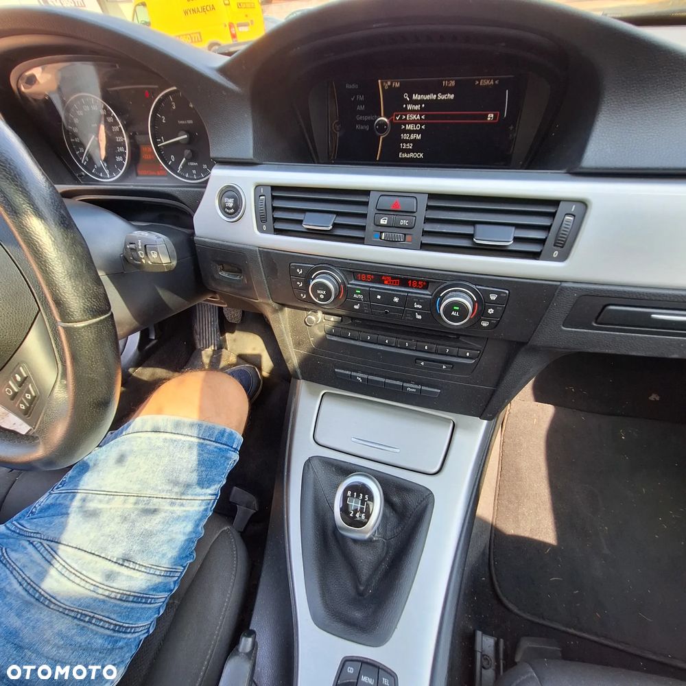 BMW Seria 3 318i Touring - 5