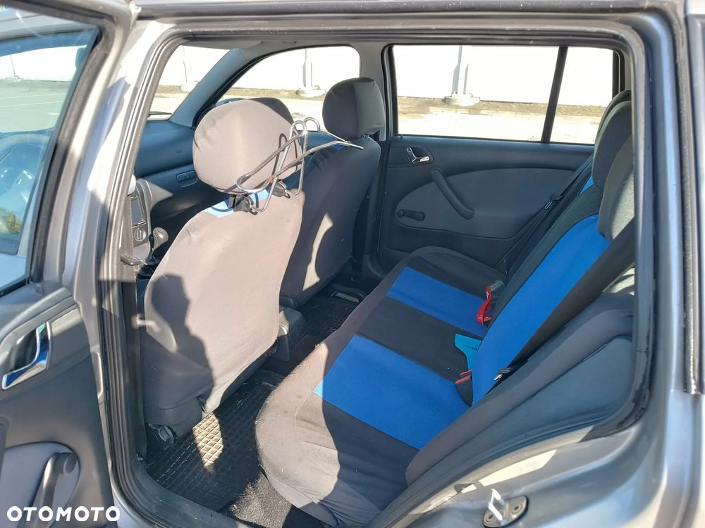 Skoda Octavia 1.6 Family Plus - 2