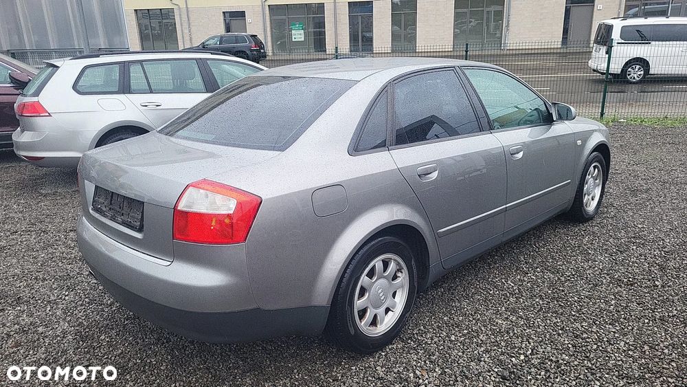 Audi A4 Limousine - 8
