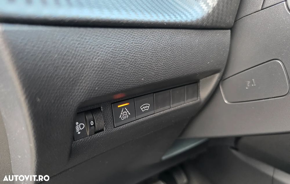 Peugeot 2008 PureTech 130 EAT8 GT Pack - 23