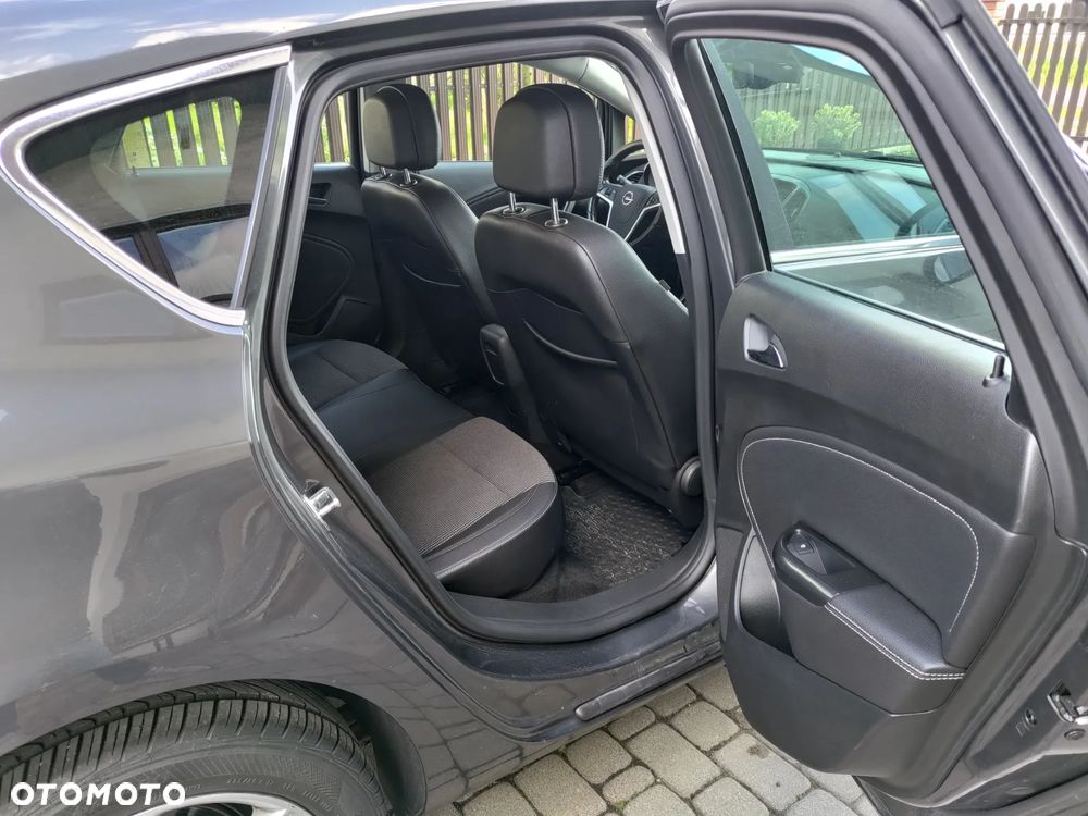 Opel Astra 2.0 CDTI Cosmo - 9