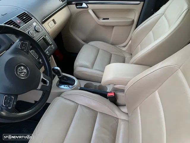 VW Touran 1.6 TDI Confortline DSG - 7