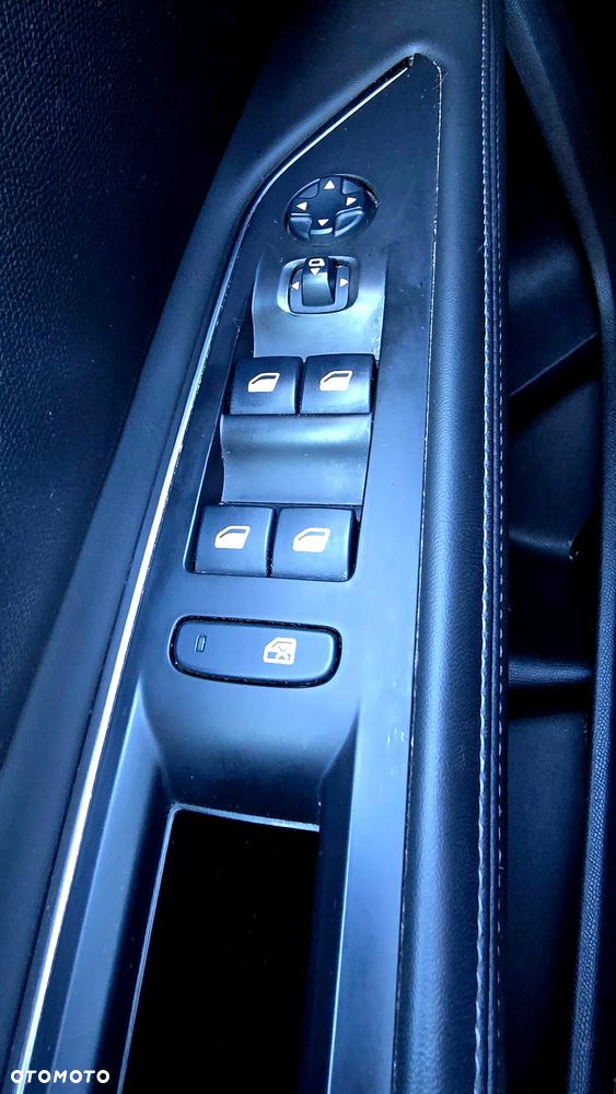 Peugeot 5008 1.6 BlueHDI Allure S&S EAT6 - 26