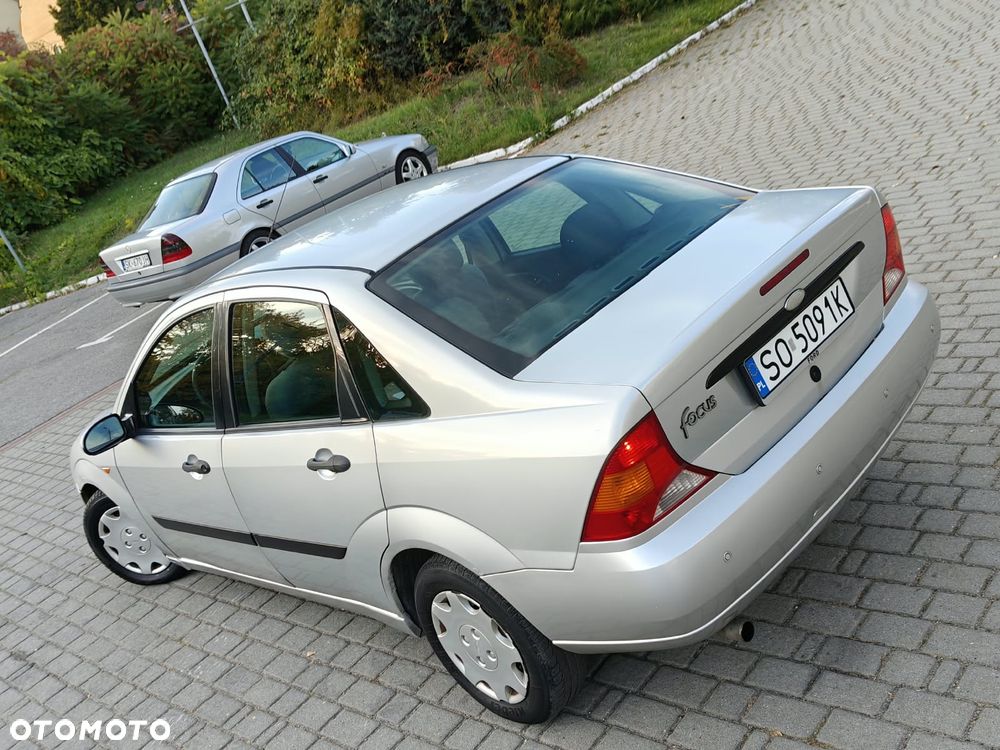 Ford Focus 1.6 Ghia - 22