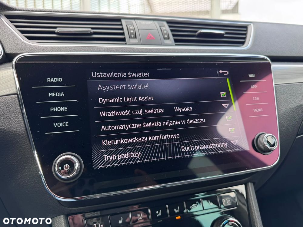 Skoda Superb 2.0 TDI SCR Style DSG - 22