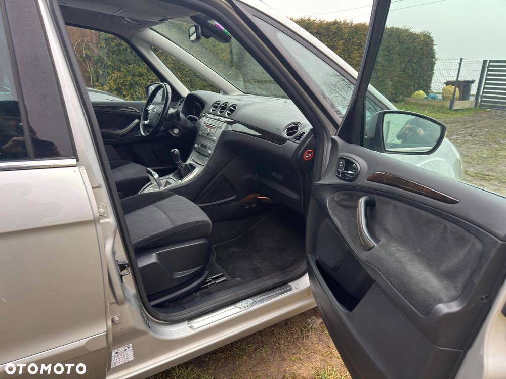 Ford Galaxy 2.0 Ghia - 17