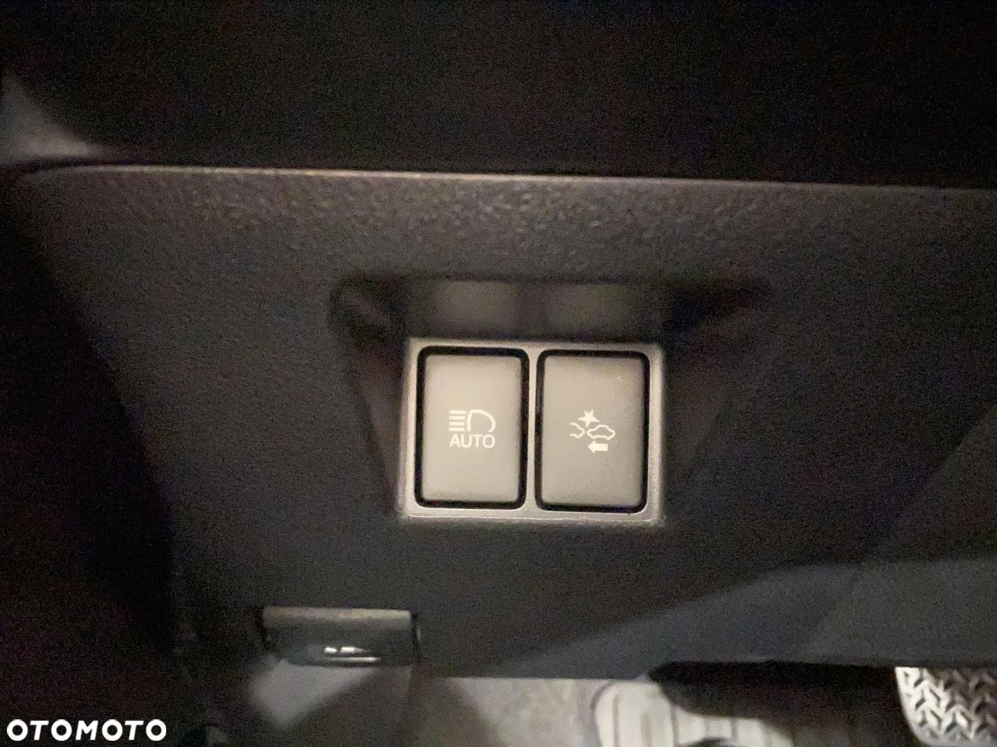 Toyota Yaris Hybrid 100 Selection Pure - 16