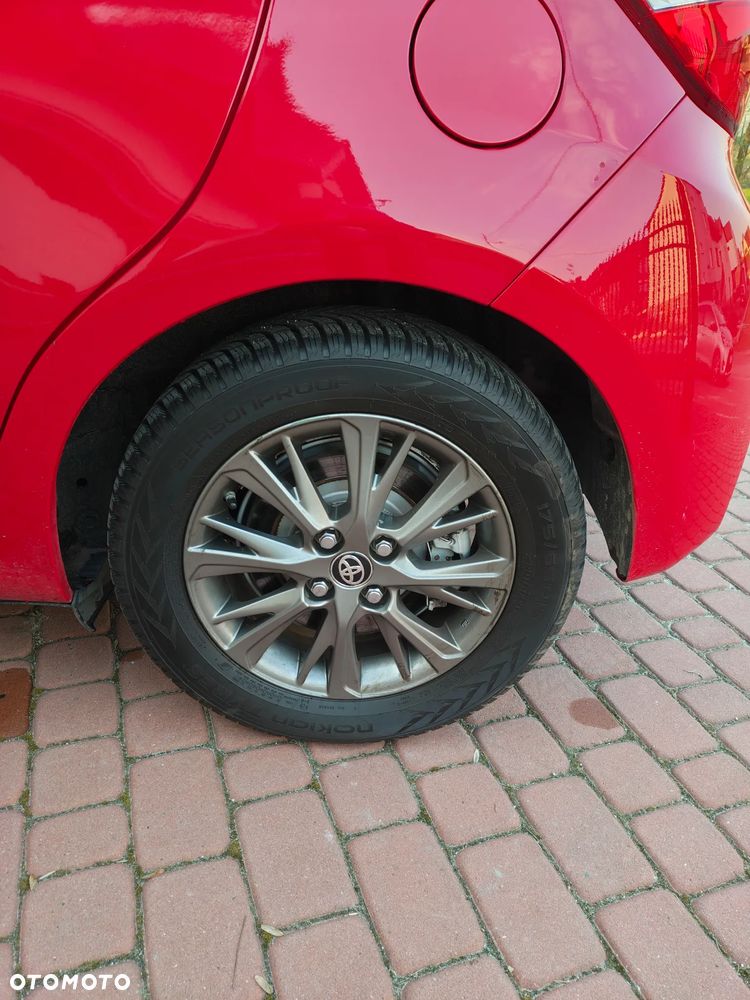 Toyota Yaris Hybrid 100 Premium - 25