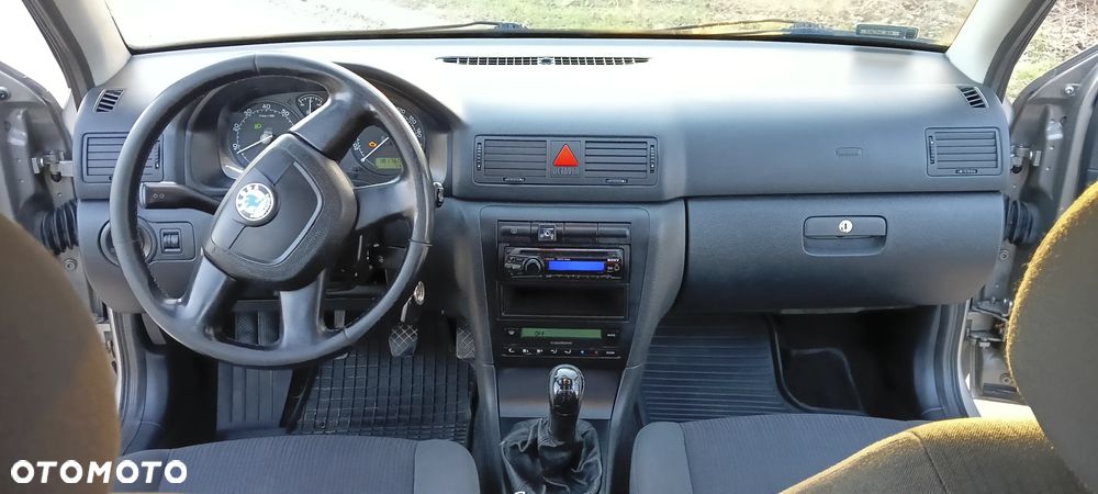 Skoda Octavia 1.6 Tour Classic - 19