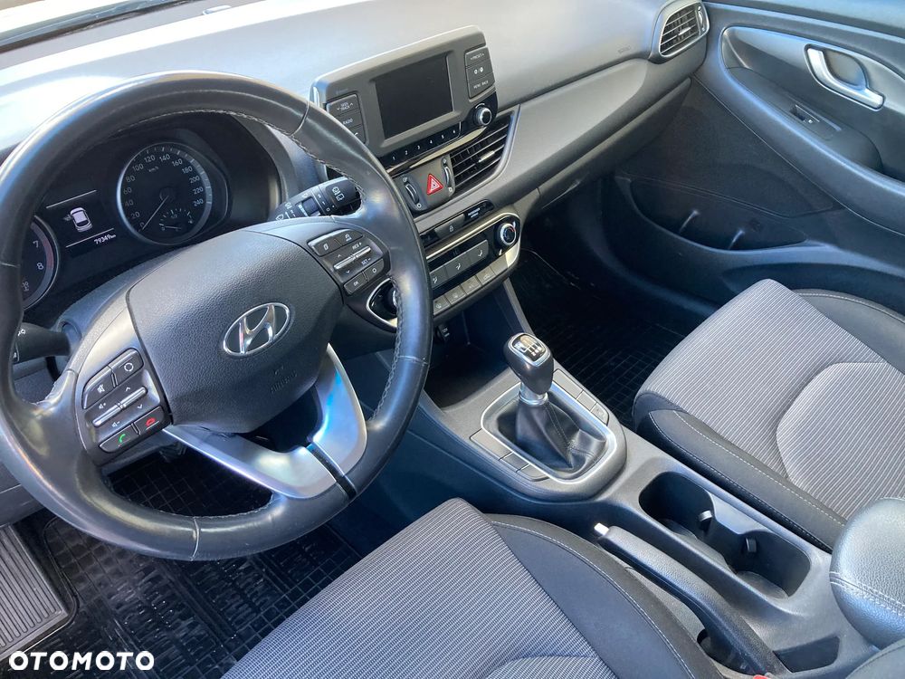 Hyundai i30 1.4 BlueDrive Classic + - 6