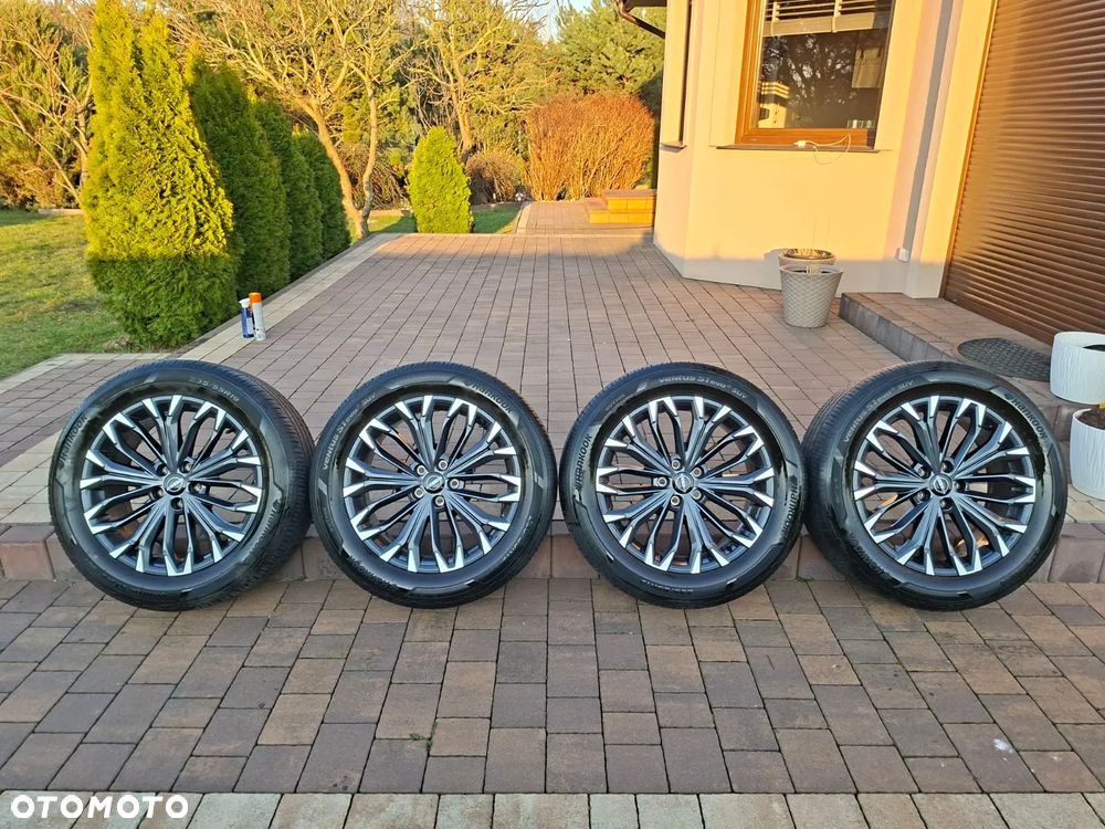 Kpl oryginalnych felg z oponą do Nissan - 1