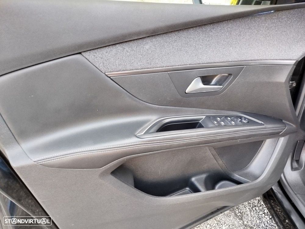 Peugeot 5008 1.2 PureTech Allure - 16
