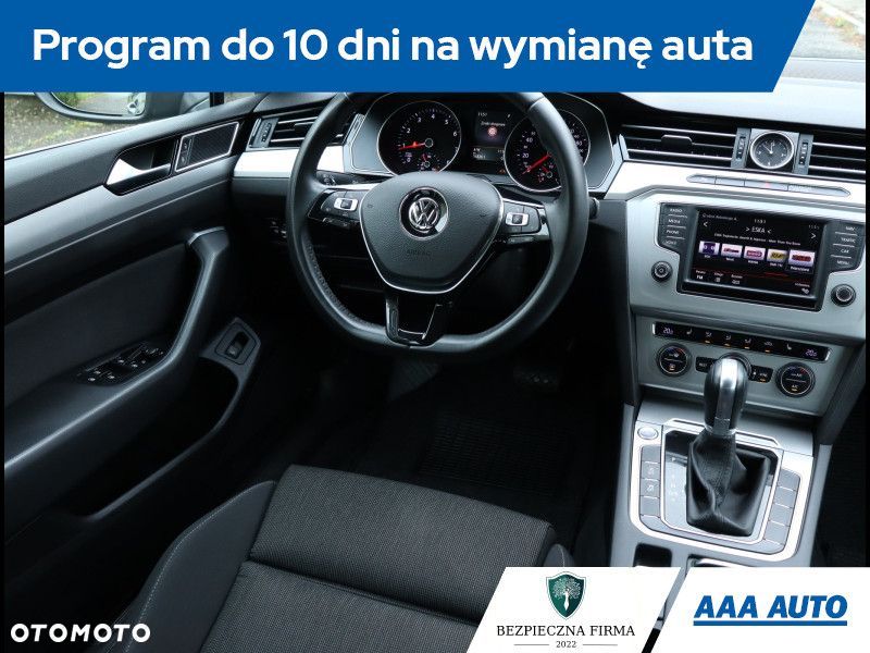 Volkswagen Passat - 8