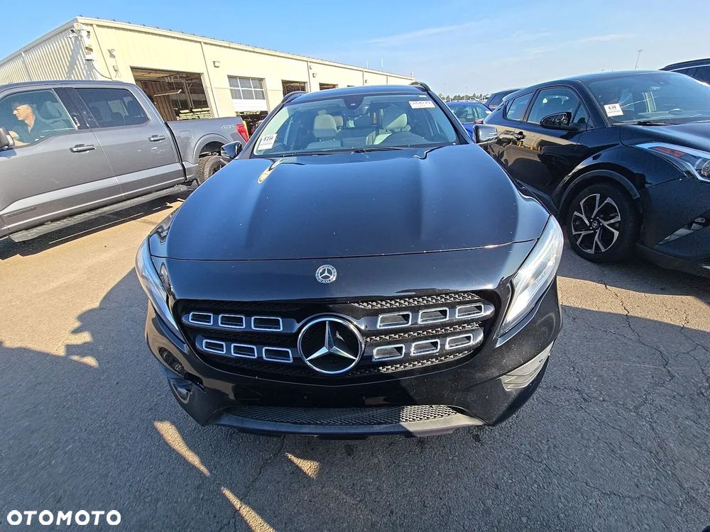 Mercedes-Benz GLA 250 4Matic 7G-DCT AMG Line - 2