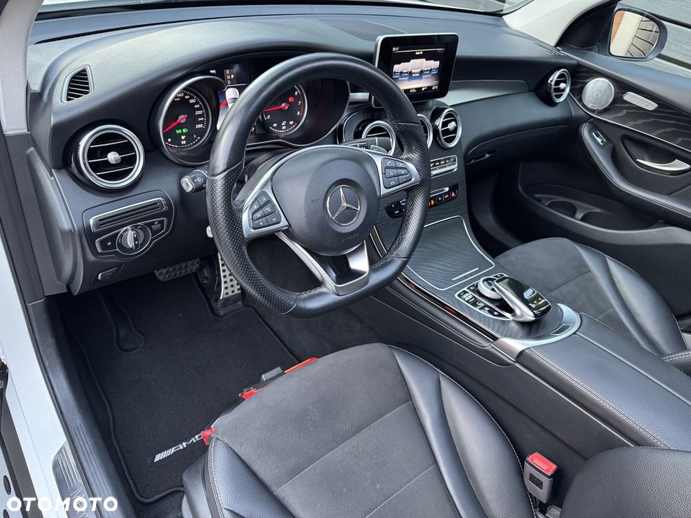 Mercedes-Benz GLC 250 4Matic 9G-TRONIC AMG Line - 12