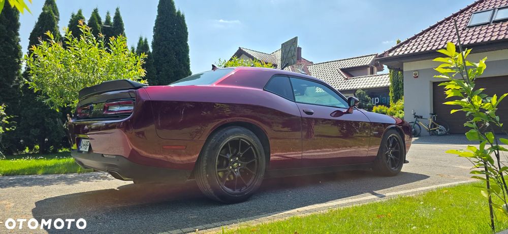 Dodge Challenger - 16