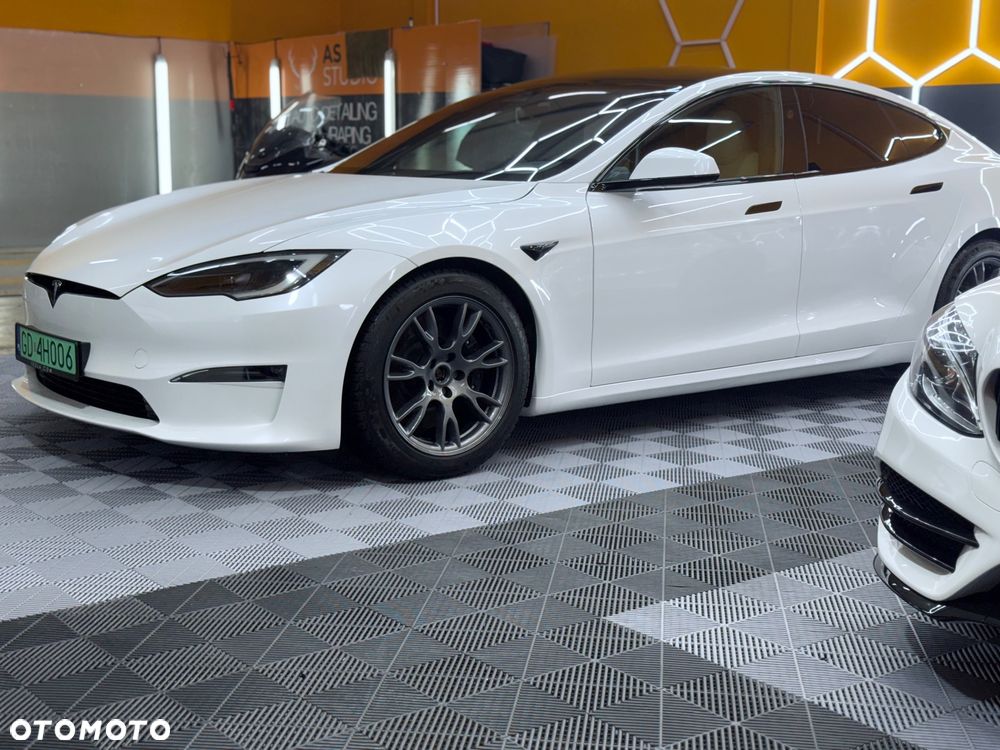 Tesla Model S - 1